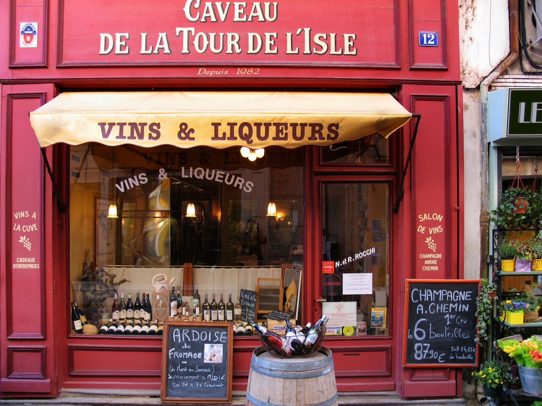 Caviste équipe à Dijon